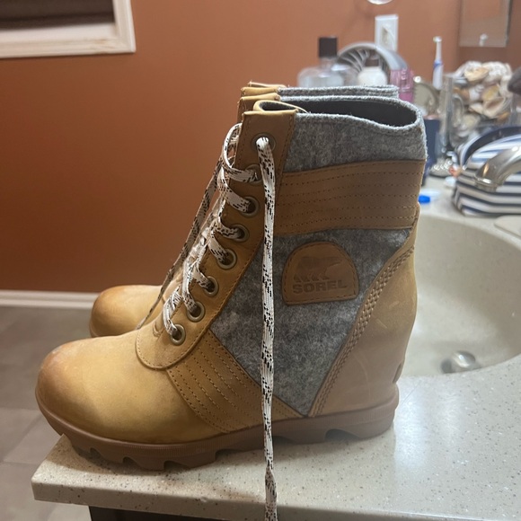 Women’s Sorel boots - Picture 4 of 8